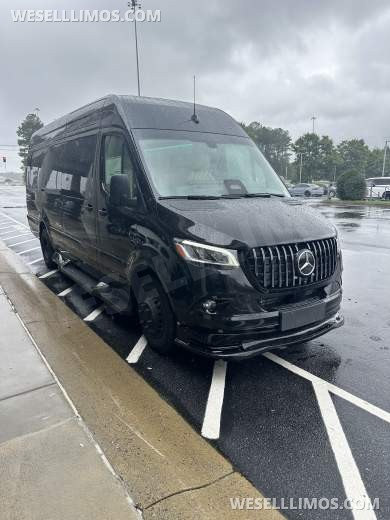 2025 Luxury Sprinter Van - 10 Seater - Financing Available