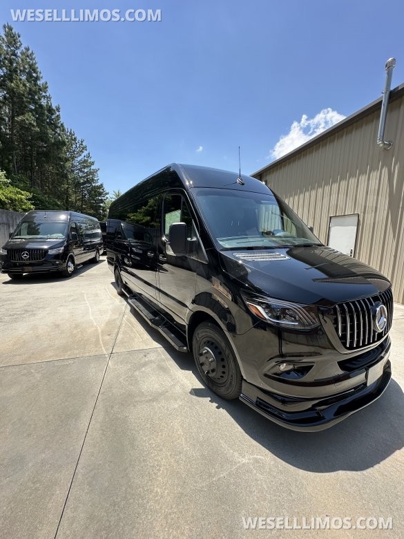 2025 Luxury Sprinter Van - 10 Seater - Financing Available