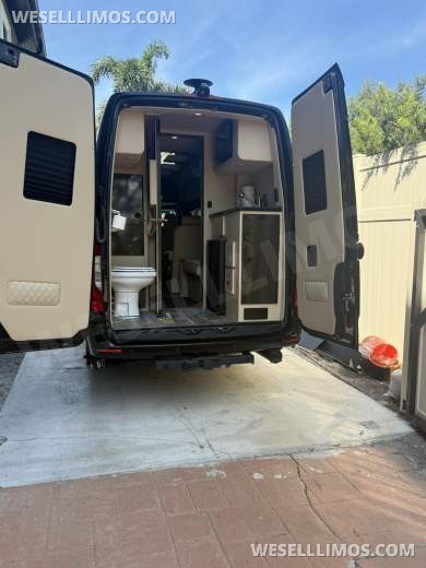 2024 Ultimate Toy Mercedes-Benz Coach with Bath (Black) Sprinter