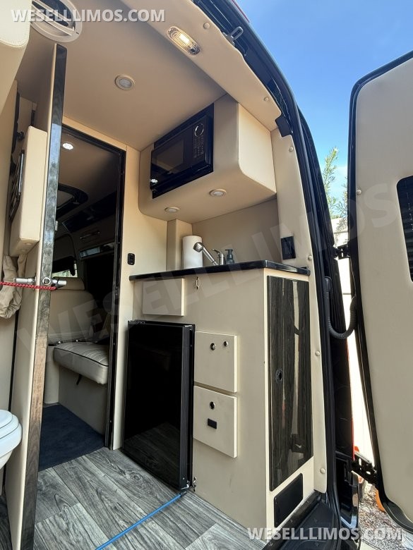 2024 Ultimate Toy Mercedes-Benz Coach with Bath (Black) Sprinter