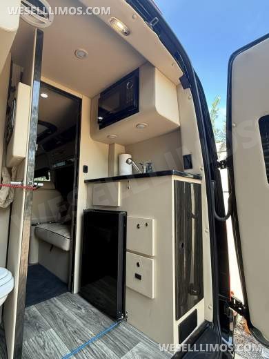 2024 Ultimate Toy Mercedes-Benz Coach with Bath (Black) Sprinter