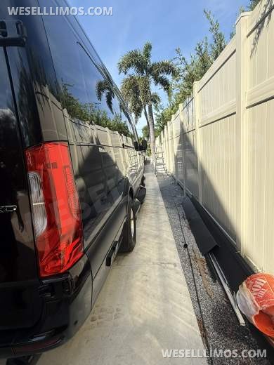 2024 Ultimate Toy Mercedes-Benz Coach with Bath (Black) Sprinter