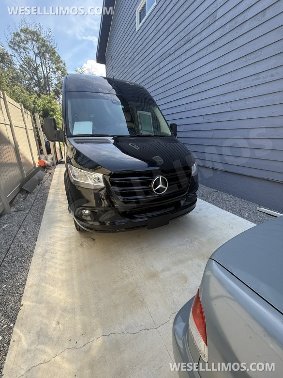 2024 Ultimate Toy Mercedes-Benz Coach with Bath (Black) Sprinter