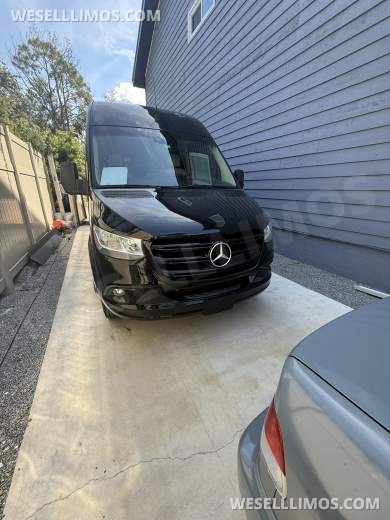 2024 Ultimate Toy Mercedes-Benz Coach with Bath (Black) Sprinter