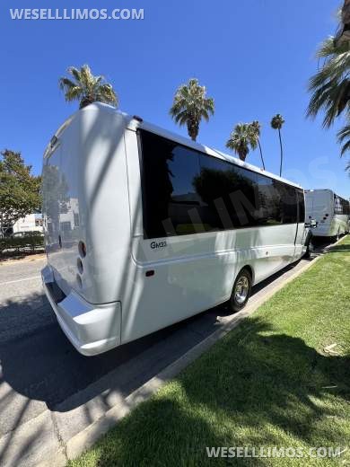 2016 Ford F550 Executive Shuttle for Sale in Laguna Niguel, CA - Photo 2