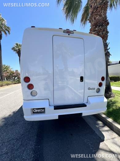 2016 Ford F550 Executive Shuttle for Sale in Laguna Niguel, California, US - Photo 4