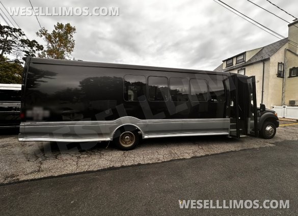 2017 TurtleTop Odyssey XL Ford F550 Shuttle Bus