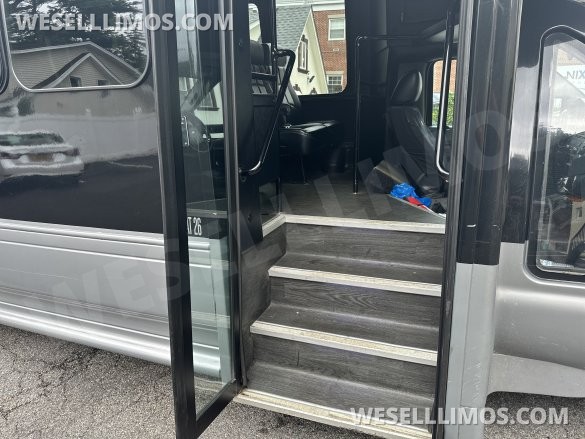 2017 TurtleTop Odyssey XL Ford F550 Shuttle Bus