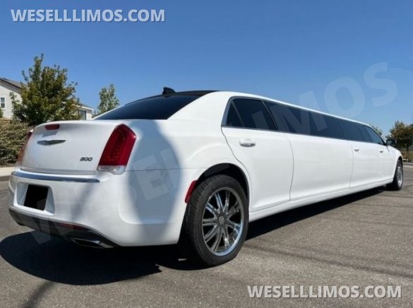 •CUSTOM 5-DOOR• 2015 Moonlight Chrysler 300L White Tuxedo 12-Passenger Limousine