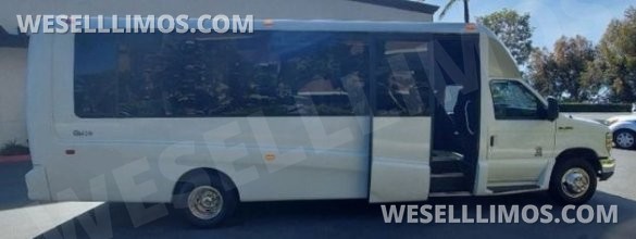 •TOURING CASH• 2016 Grech GM28 Ford E450 6.8L V10 27-Passenger Touring Shuttle