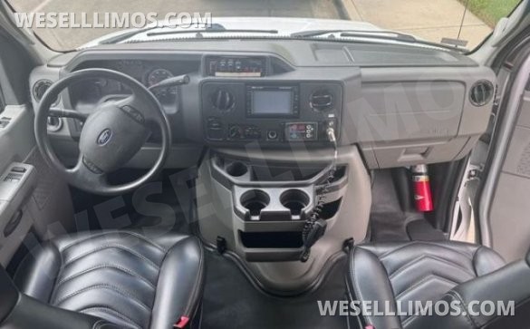 •TOURING CASH• 2016 Grech GM28 Ford E450 6.8L V10 27-Passenger Touring Shuttle