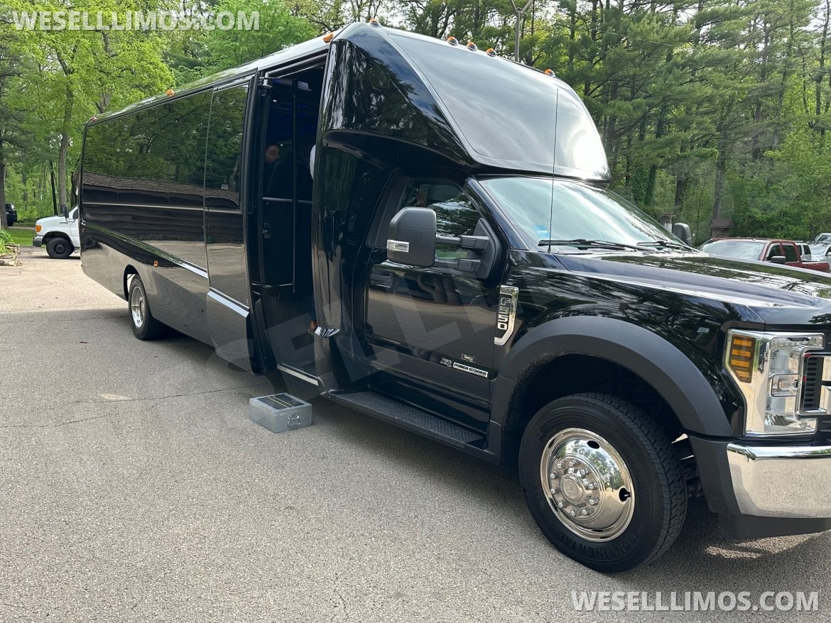 Photo of Shuttle Bus for sale: 2018 Ford Grech GM33 34&quot; by Grech