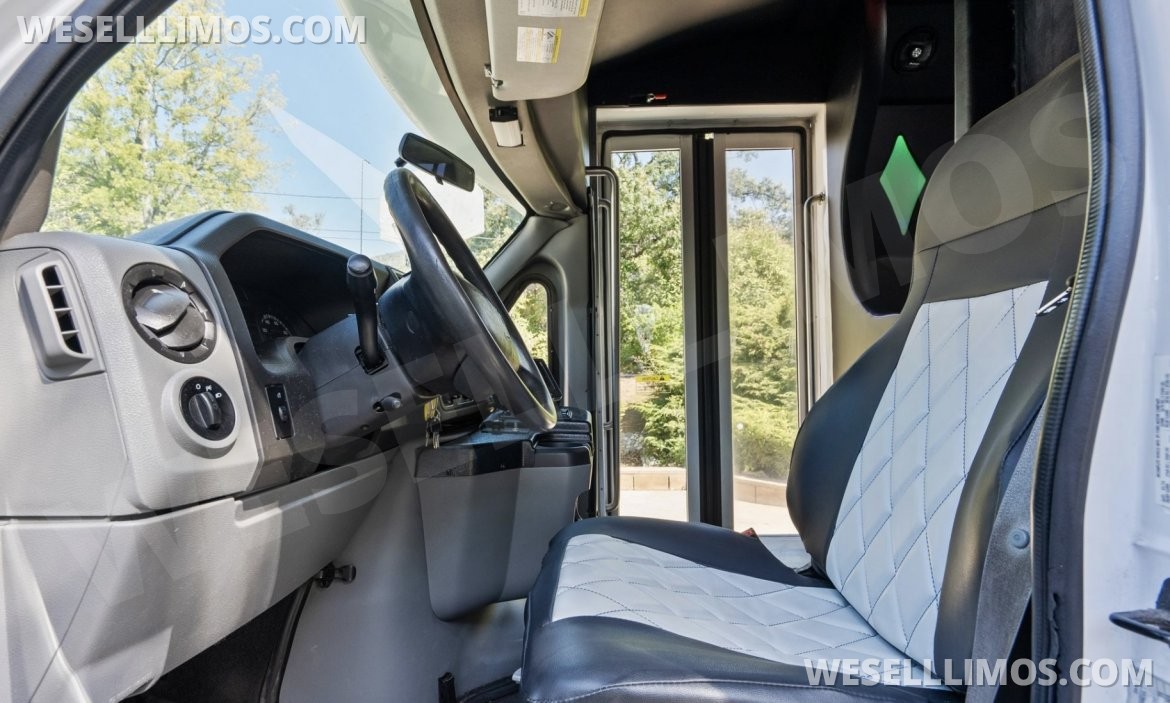 Photo of Limo Bus for sale: 2014 Ford E450 30&quot; by Coach builder