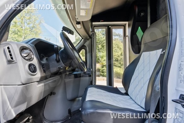 2014 Coach builder Ford E450 Limo Bus