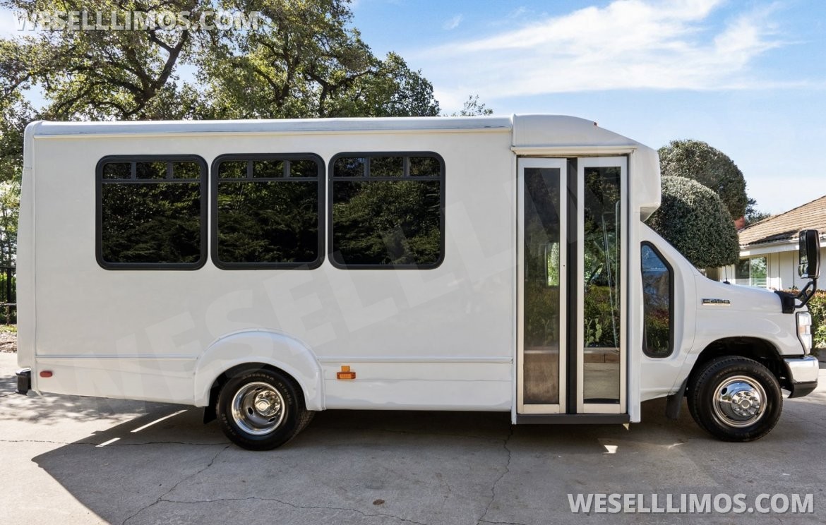 Photo of Limo Bus for sale: 2014 Ford E450 30&quot; by Coach builder