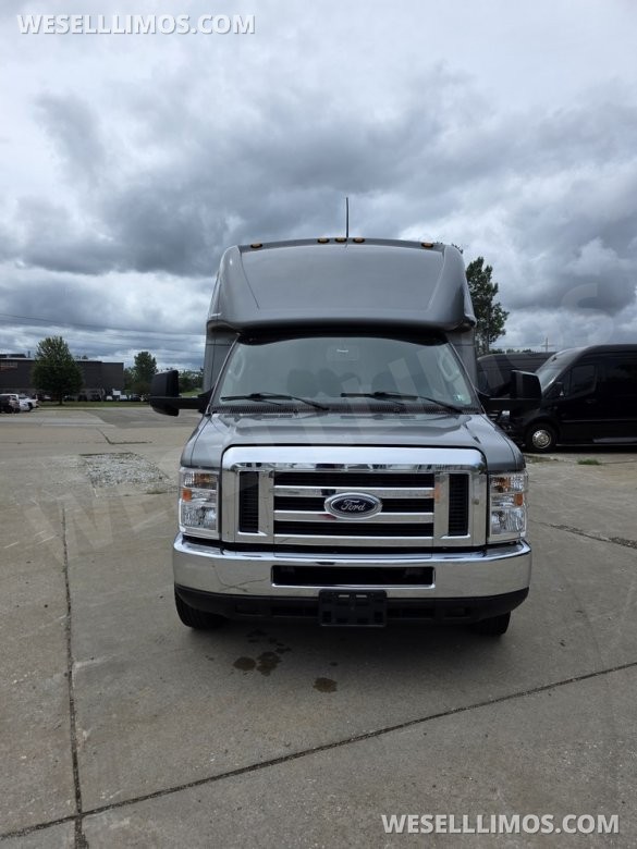 2018 Ford E450 Limobus 20 Passenger only 17k miles