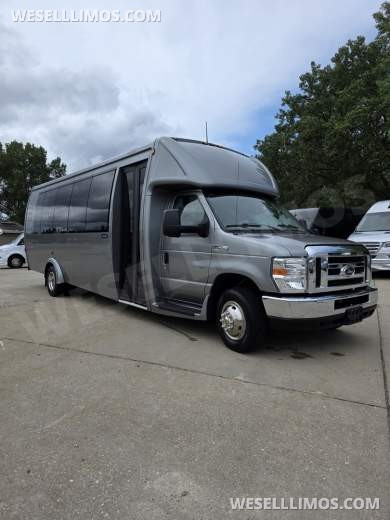 2018 Ford E450 Limobus 20 Passenger only 17k miles