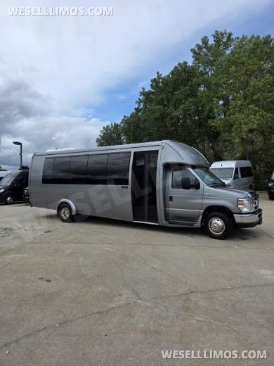 2018 Ford E450 Limobus 20 Passenger only 17k miles