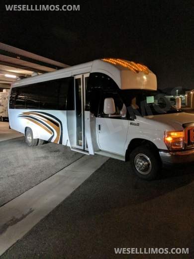 2016 Ameritrans Ford E450 Limo Bus