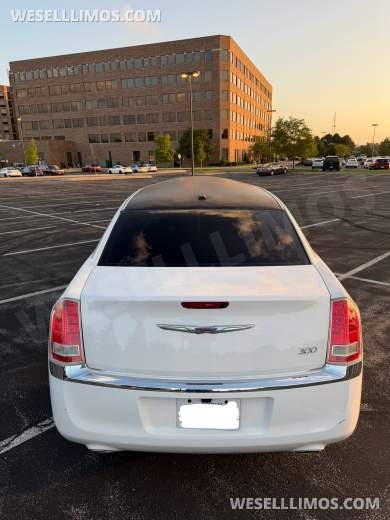 2014 Chrysler 300 10 Passenger Limo