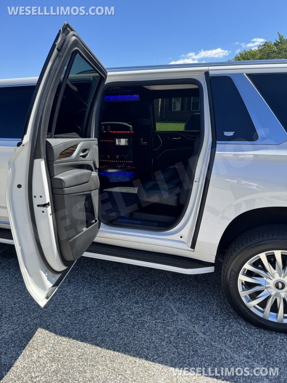 2022 Pinnacle builder CA Cadillac Escalade limo stretch white 20 pass SUV Stretch