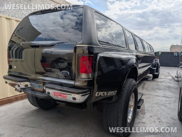 2008 Ford F650 Super Stretch Limo Bus