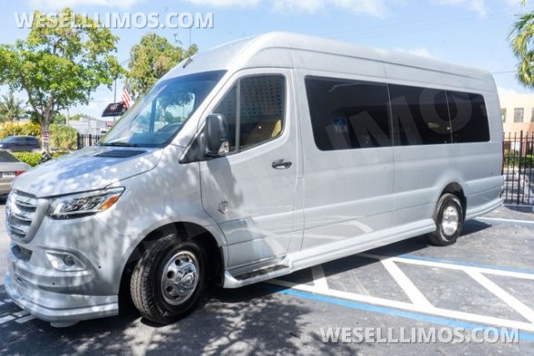 2025 OGV Luxury Coach Mercedes-Benz V-Drive Sprinter