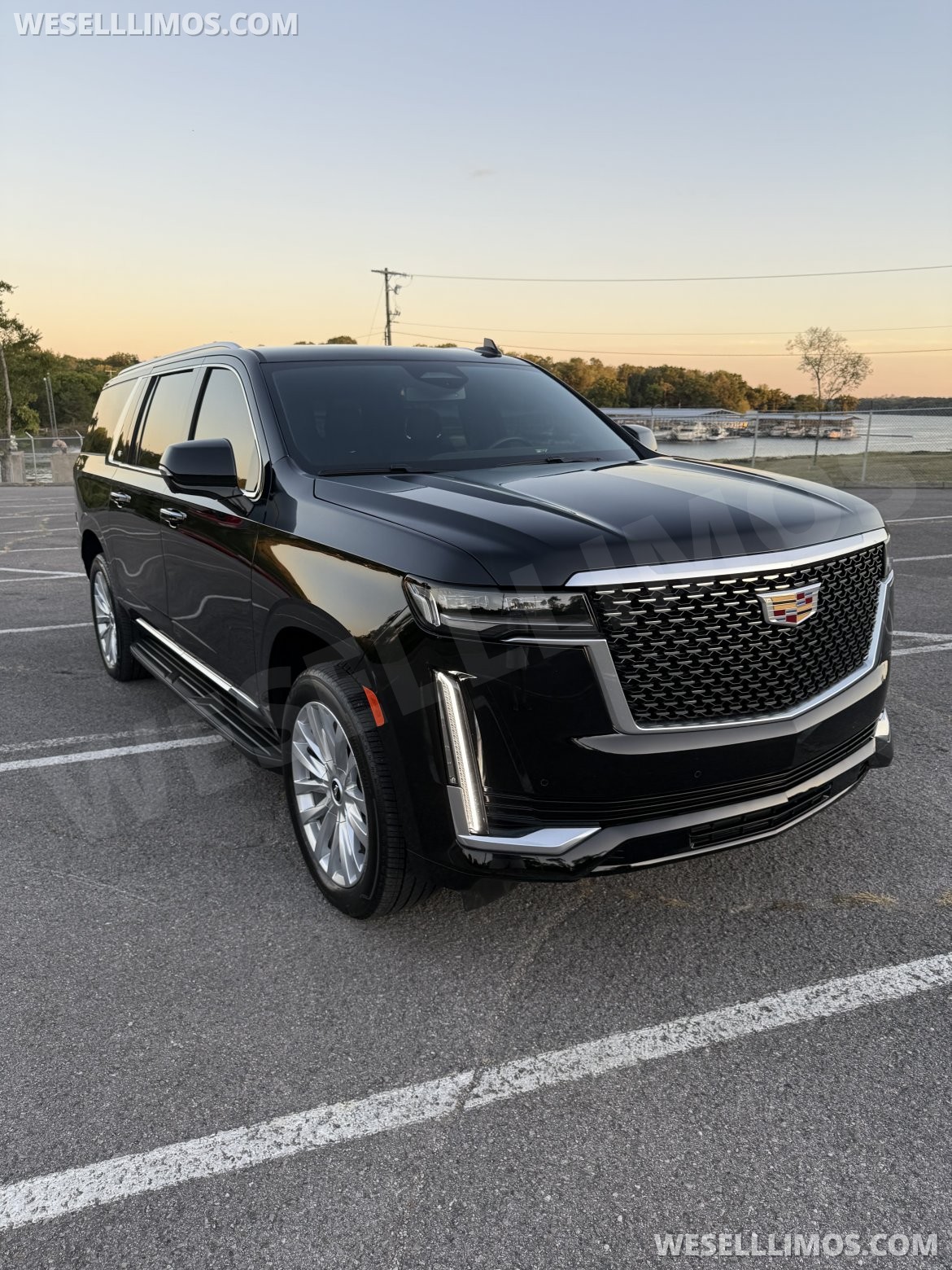 Photo of SUV for sale: 2023 Cadillac Escalade ESV Luxury 4wd