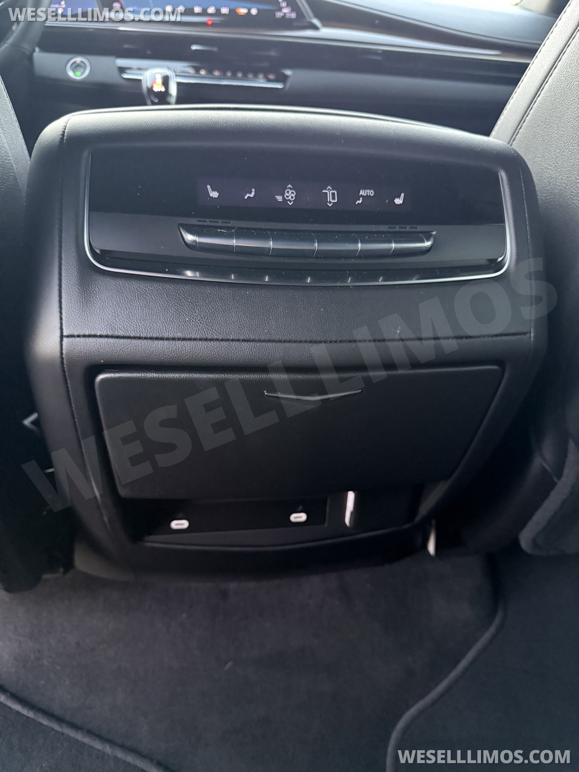 Photo of SUV for sale: 2023 Cadillac Escalade ESV Luxury 4wd