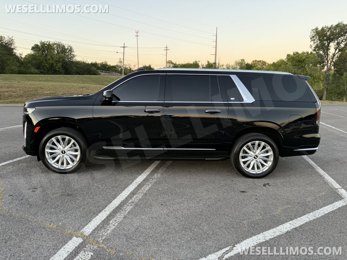 Photo of SUV for sale: 2023 Cadillac Escalade ESV Luxury 4wd