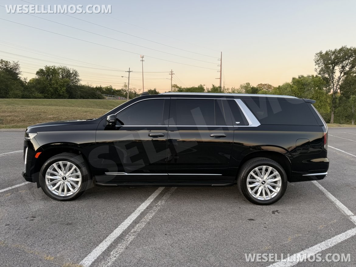 Photo of SUV for sale: 2023 Cadillac Escalade ESV Luxury 4wd