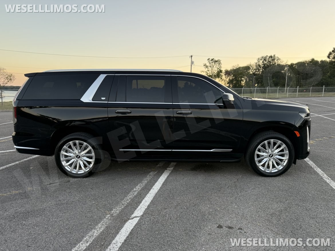 Photo of SUV for sale: 2023 Cadillac Escalade ESV Luxury 4wd