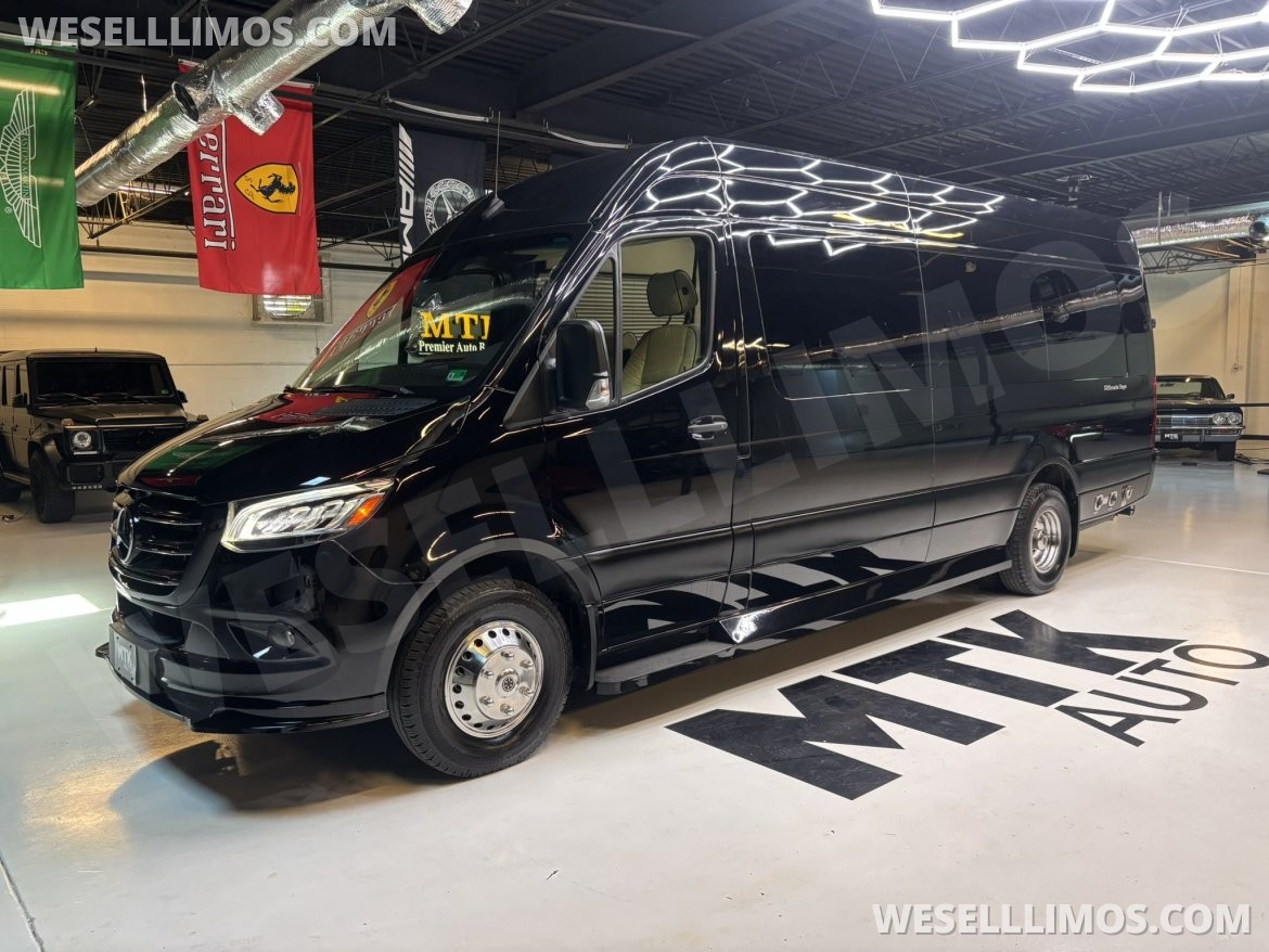 Photo of Sprinter for sale: 2020 Mercedes-Benz Sprinter 3500 Daycruiser 170" by Midwest Automotive Designs