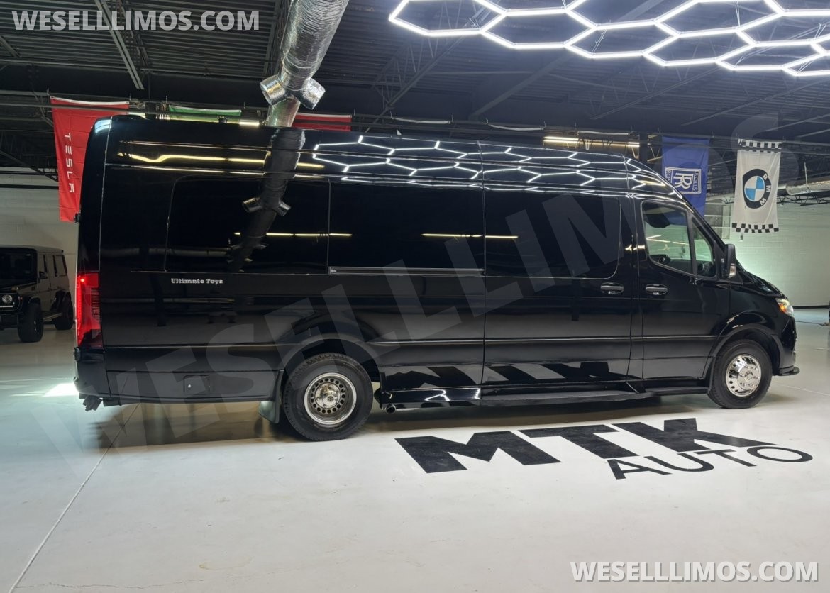 Photo of Sprinter for sale: 2020 Mercedes-Benz Sprinter 3500 Daycruiser 170" by Midwest Automotive Designs