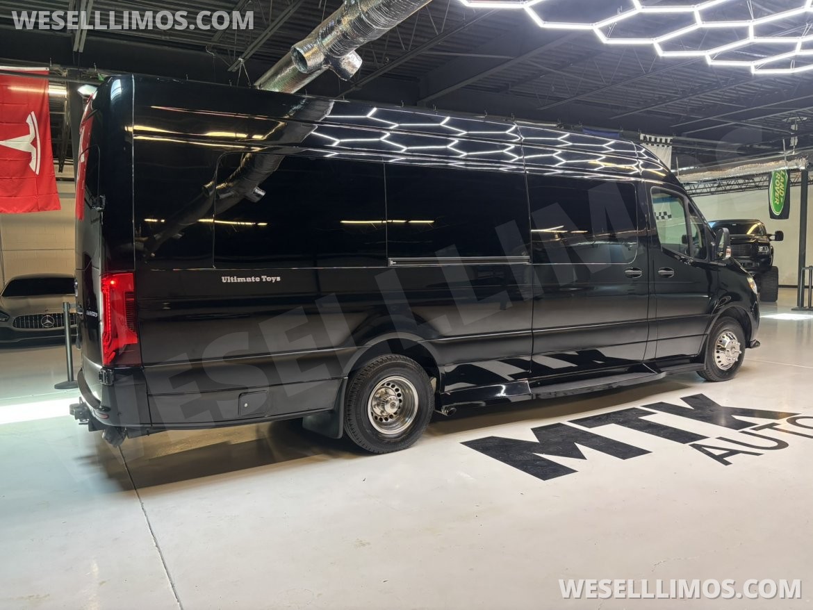 Photo of Sprinter for sale: 2020 Mercedes-Benz Sprinter 3500 Daycruiser 170" by Midwest Automotive Designs