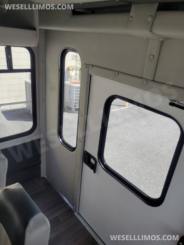 2023 Starcraft Ford E-450, 24pax+driver Shuttle Bus