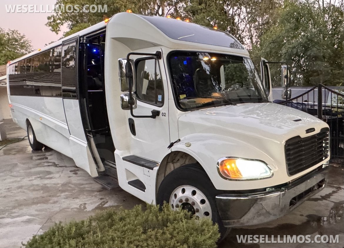 Photo of Shuttle Bus for sale: 2018 Freightliner Shuttle 45&quot; by Freightliner garage