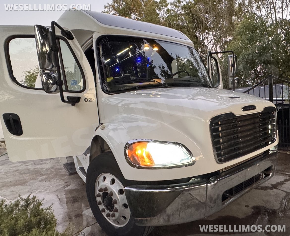 Photo of Shuttle Bus for sale: 2018 Freightliner Shuttle 45&quot; by Freightliner garage