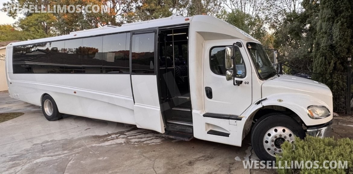 Photo of Shuttle Bus for sale: 2018 Freightliner Shuttle 45&quot; by Freightliner garage