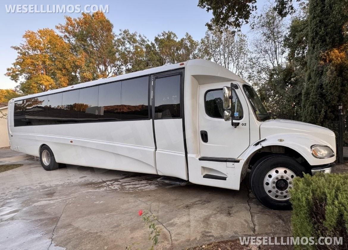 Photo of Shuttle Bus for sale: 2018 Freightliner Shuttle 45&quot; by Freightliner garage