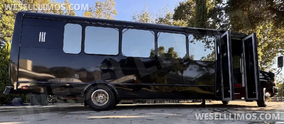 Photo of Limo Bus for sale: 2017 Ford E450 28&quot;