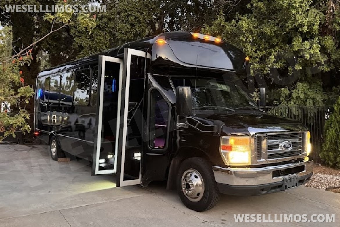 Photo of Limo Bus for sale: 2017 Ford E450 28&quot;