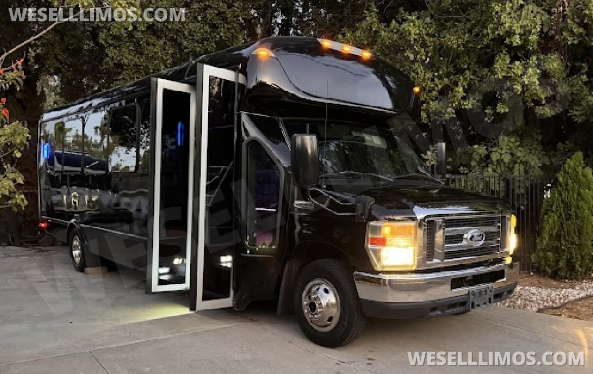 Photo of Limo Bus for sale: 2017 Ford E450 28&quot;