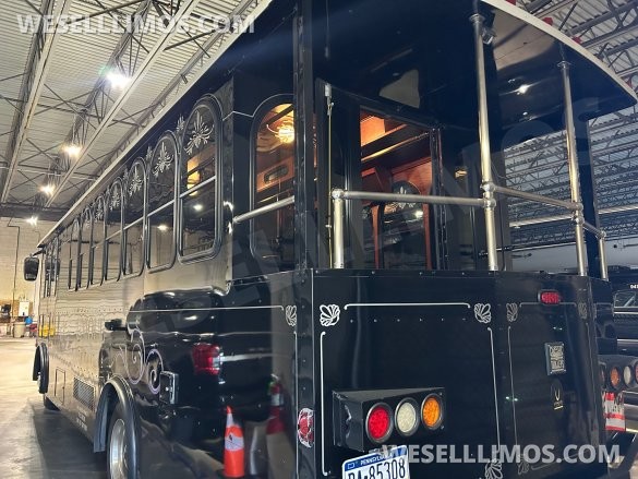 2015 Specialty Vehicles Ford 22 passenger trolley with rear platform