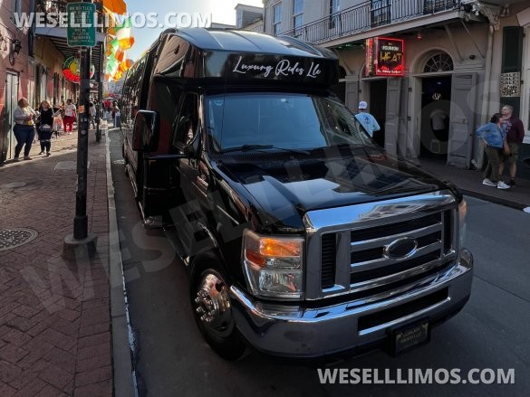 2014 Ford E450 Super Duty Executive Shuttle
