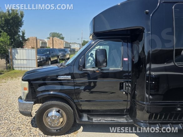 2014 Ford E450 Super Duty Executive Shuttle