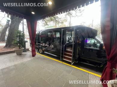 2014 Ford E450 Super Duty Executive Shuttle