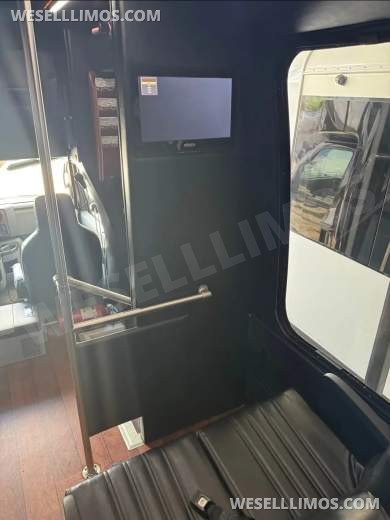 2014 Ford E450 Super Duty Executive Shuttle