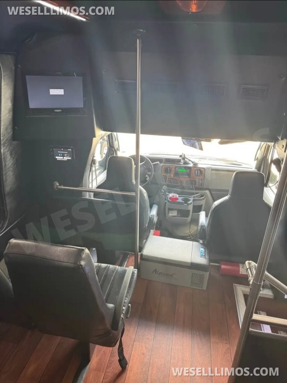 2014 Ford E450 Super Duty Executive Shuttle