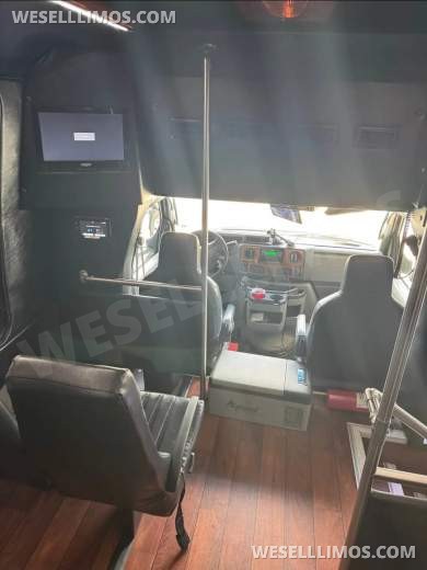 2014 Ford E450 Super Duty Executive Shuttle